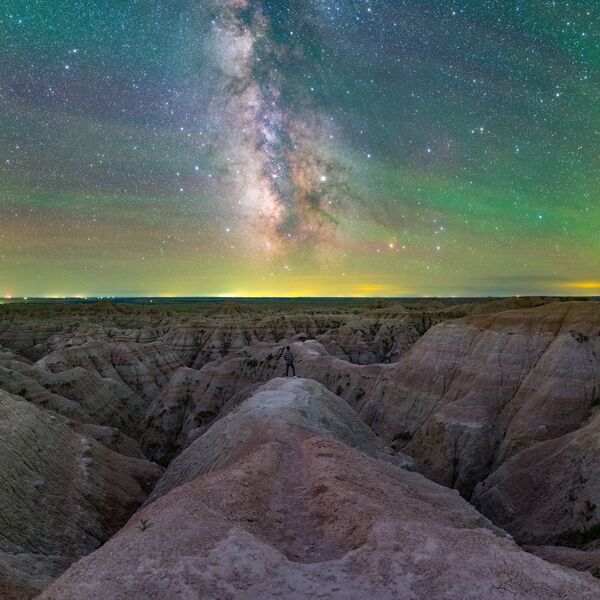 Expedição para o Infinito por Jingpeng Liu. Nossa galáxia em todo o seu esplendor fotografada do Parque Nacional das Badlands, na Dakota do Sul, EUA - Sputnik Brasil