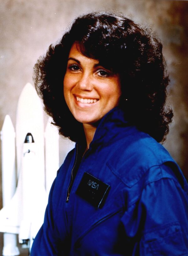 Foto de arquivo de 1984 fornecida pela NASA mostra a astronauta Judith Arlene Resnik. Resnik foi uma missionária no ônibus espacial Challenger em 28 de janeiro de 1986, quando o veículo explodiu logo após a decolagem no Centro Espacial Kennedy - Sputnik Brasil