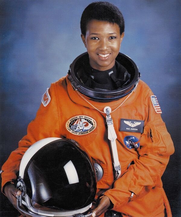A primeira mulher afro-americana no espaço, Dr. Mae C. Jemison nascida em 17 de outubro de 1956 no Alabama - Sputnik Brasil