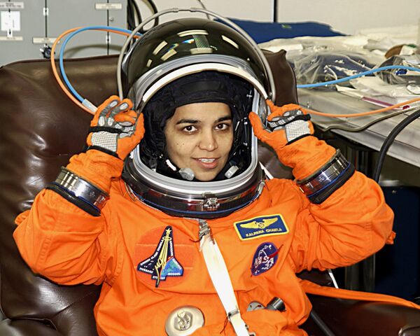 Astronauta norte-americana de origem indiana, Kalpana Chavla, em preparação para o voo no Centro Espacial Kennedy, Flórida, 14 de janeiro de 2003 - Sputnik Brasil
