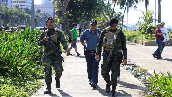 Members of the Philippine National Police (PNP) Special Action Force patrol after an Improvised Explosive Device (IED) was found near the U.S Embassy in metro Manila, Philippines November 28, 2016. - Sputnik Brasil