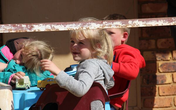 Crianças na escola em Kleinfontein - Sputnik Brasil