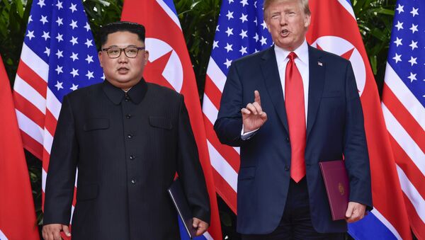 Líder norte-coreano, Kim Jong-un, e o presidente dos EUA, Donald Trump - Sputnik Brasil