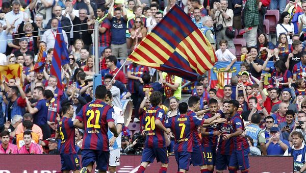 Barcelona's players celebrate Lionel Messi's goal against Deportivo La Coruna during their Spanish first division soccer match at Camp Nou stadium in Barcelona - Sputnik Brasil
