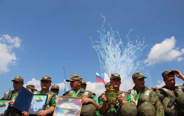 Militares russos são condecorados durante o concurso Otkrytaya Voda 2018, em Murom - Sputnik Brasil