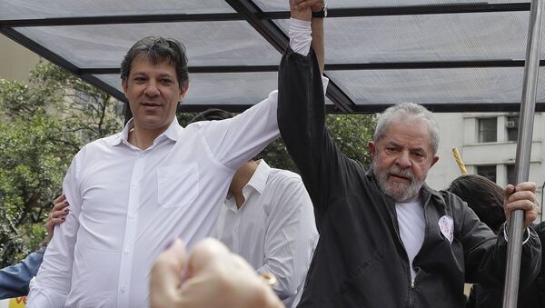 Lula e Fernando Haddad durante a campanha para as eleições municipais de 2016, em São Paulo. - Sputnik Brasil