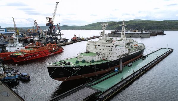 Quebra-gelos nuclear Lenin no porto de Murmansk - Sputnik Brasil