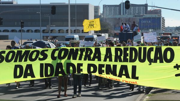 Caminhada contra a redução da maioridade penal em Brasília - Sputnik Brasil