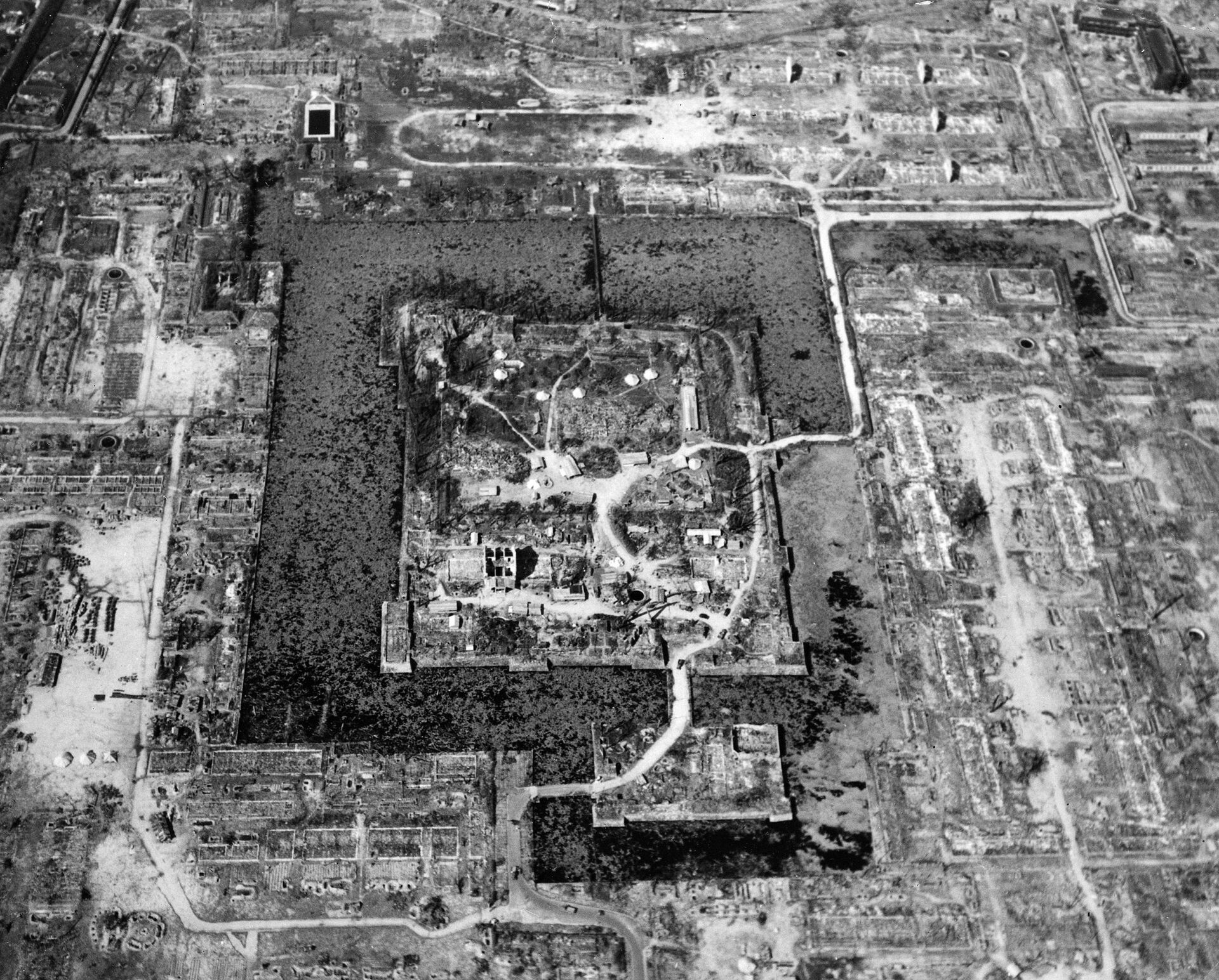 Vista aérea de Hiroshima após norte-americanos terem lançado uma bomba atômica contra a cidade, em 6 de agosto de 1945 - Sputnik Brasil, 1920, 06.08.2023