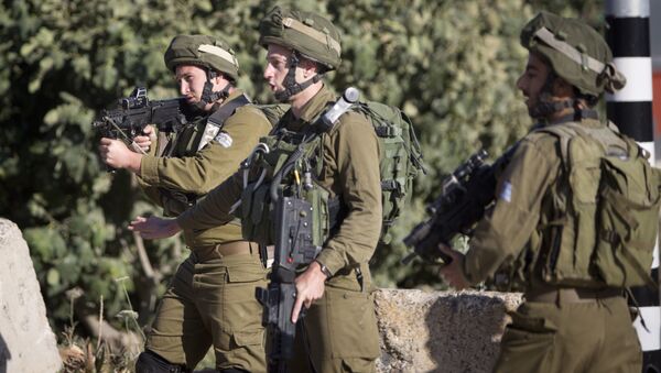 Soldados israelenses em posto de controle perto da cidade de Nablus, na Cisjordânia, 10 de junho de 2016 - Sputnik Brasil