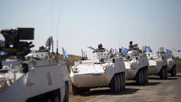 Veículos blindados das forças de paz da ONU rumo à Síria - Sputnik Brasil