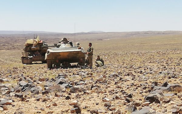 Militares sírios no deserto de As-Suwayda - Sputnik Brasil