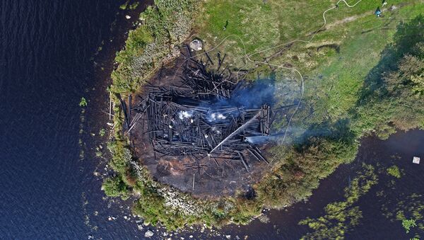 Igreja da Assunção queimada na república de Carélia, Rússia - Sputnik Brasil