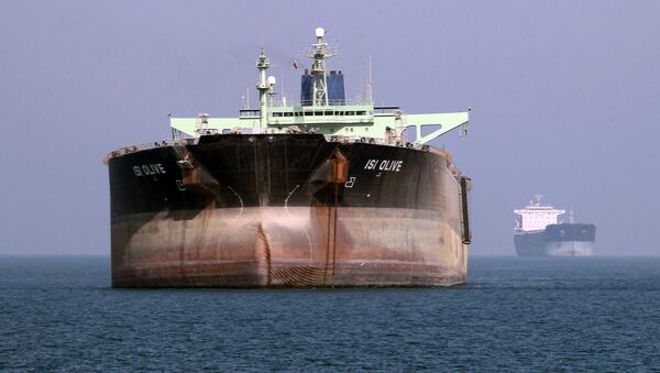 Petroleiro no porto de Bandar Abbas, Irã, 2 de julho de 2012 - Sputnik Brasil