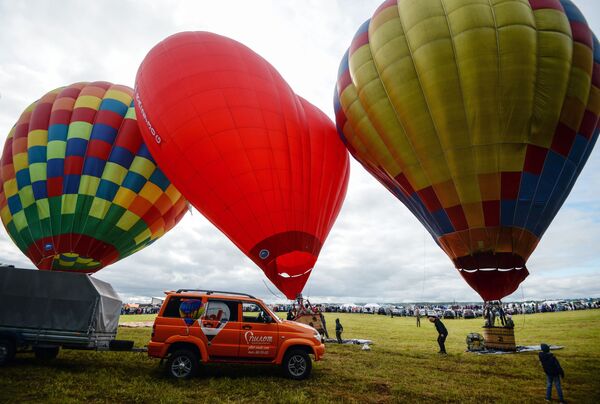 Balões quentes sendo preparados para um show aéreo na região de Novossibirsk - Sputnik Brasil