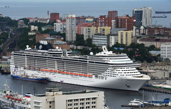 Transatlântico MSC Splendida no porto de Vladivostok, Rússia - Sputnik Brasil