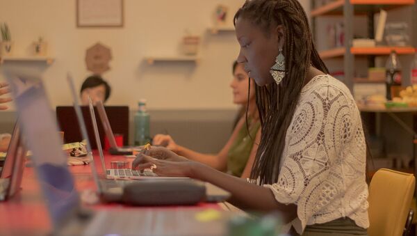 Projeto PretaLab busca mapear e incluir mulheres negras no setor de tecnologia e inovação. - Sputnik Brasil