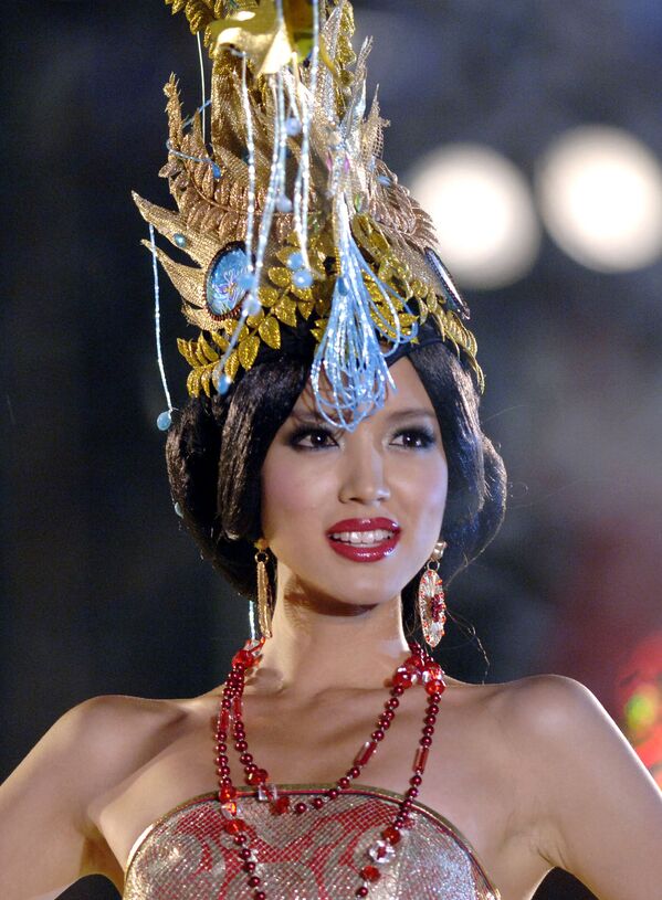 Miss Mundo 2007, modelo chinesa Zhang Zilin, participa do 57º concurso em Sanya, na China - Sputnik Brasil