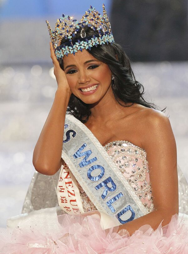 Modelo venezuelana, Ivian Sarcos, reage à sua vitória no concurso Miss Mundo 2011, em Londres - Sputnik Brasil