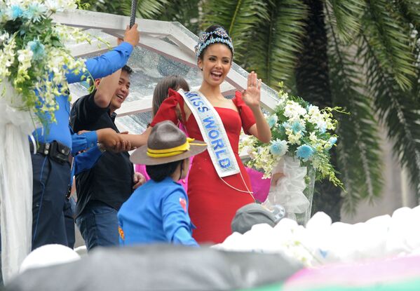 Modelo filipina, Megan Young, chega a Manila após vencer o concurso Miss Mundo 2013 - Sputnik Brasil