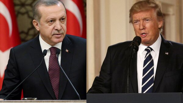 Presidente turco, Recep Tayyip Erdogan, e o líder norte-americano, Donald Trump - Sputnik Brasil