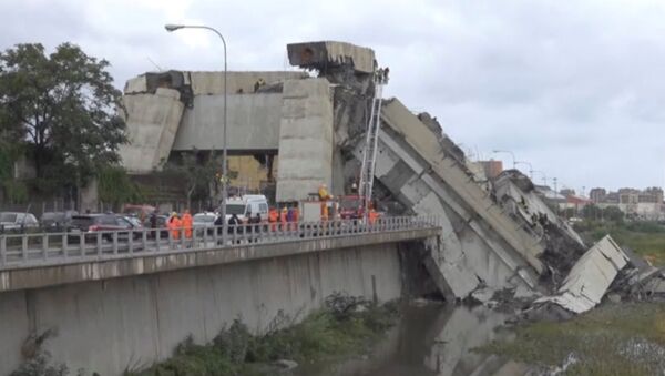 Ponte destruida na cidade italiana de Gênova - Sputnik Brasil