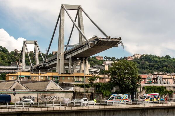 Local do colapso da ponte rodoviária de Morandi em Gênova, Itália, em 15 de agosto de 2018 - Sputnik Brasil