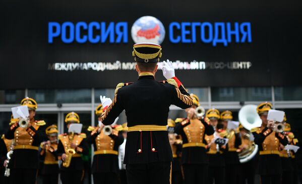 Apresentação da Orquestra Militar Central do Ministério da Defesa da Federação Russa na Agência Internacional de Informação – Russia Today, em 16 de agosto de 2018 - Sputnik Brasil