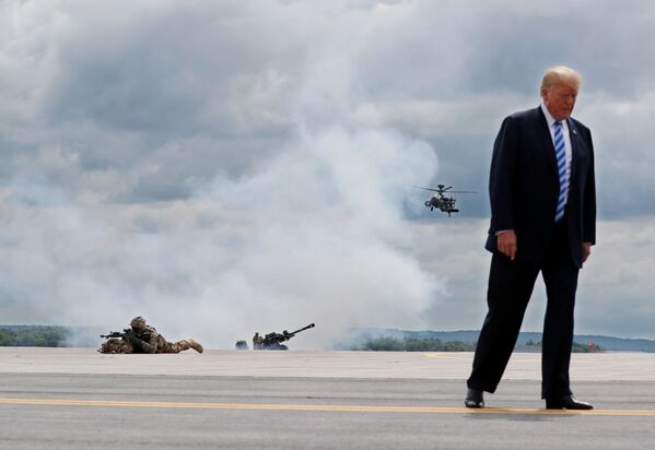 Presidente dos Estados Unidos, Donald Trump, durante uma visita à base militar de Fort-Dram (EUA), em 13 de agosto de 2018 - Sputnik Brasil