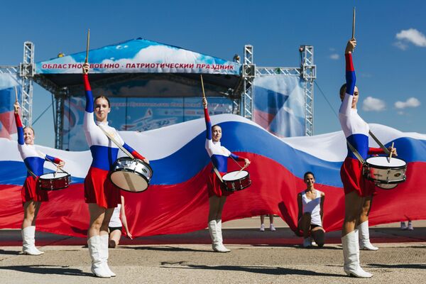 Bateristas na abertura do feriado militar patriótico Céu Aberto em Ivanovo, na Rússia - Sputnik Brasil
