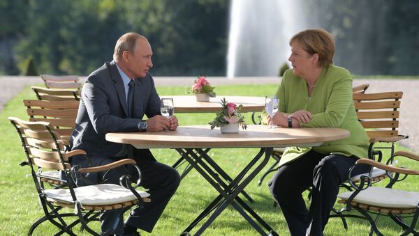 El presidente de Rusia, Vladímir Putin y la canciller de Alemania, Angela Merkel - Sputnik Brasil