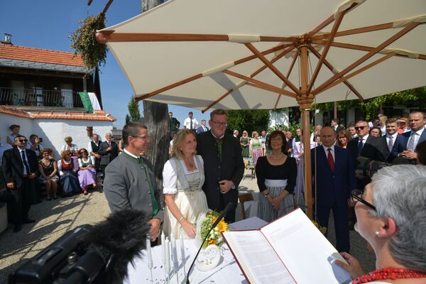 Presidente russo assiste ao casamento da ministra do Exterior da Áustria em 18 de agosto de 2018 - Sputnik Brasil