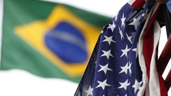 Bandeiras do Brasil e dos EUA - Sputnik Brasil