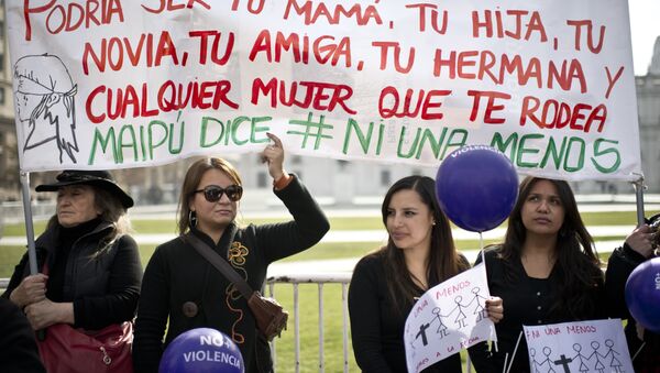 Mulheres protestam contra feminicídio em Santiago, no Chile - Sputnik Brasil
