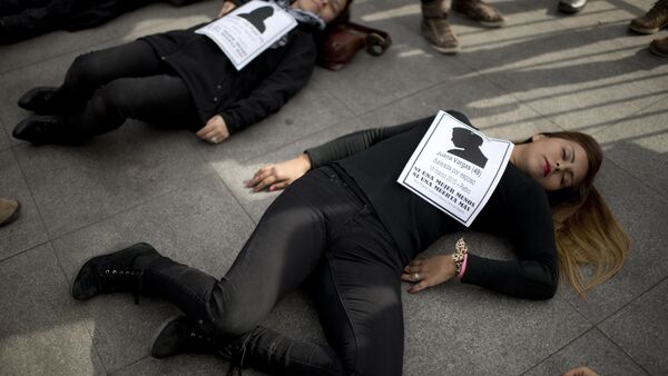 Protesto contra o feminicídio em Santiago, no Chile, nesta quarta-feira (3) - Sputnik Brasil