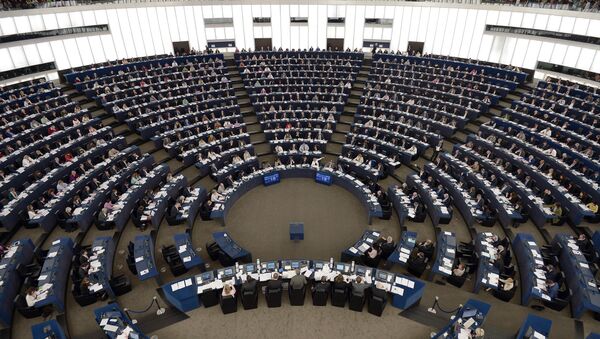 Parlamento Europeu em sessão de votação - Sputnik Brasil