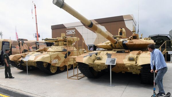 Veículo de apoio a tanques Terminator (à esquerda) e tanque T-90A exibidos no Fórum Internacional Técnico-Militar EXÉRCITO 2018 - Sputnik Brasil