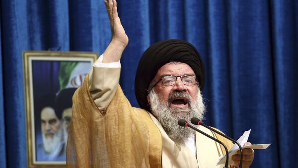 Clérigo iraniano Ahmad Khatami proferindo um sermão durante uma cerimônia religiosa em Teerã, junho de 2018 - Sputnik Brasil