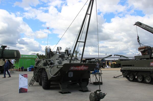 Veículo blindado anfíbio de evacuação e apoio BREM-K é mostrado durante o fórum militar EXÉRCITO 2018 - Sputnik Brasil