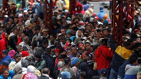 Imigrantes venezuelanos na fronteira entre Colômbia e Equador. - Sputnik Brasil