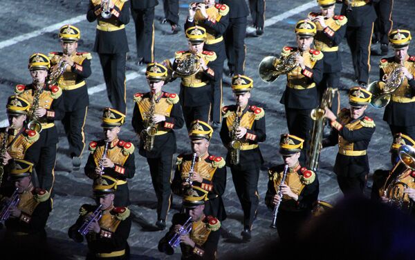 Orquestra Central Militar do Ministério da Defesa da Rússia participa da abertura do festival Spasskaya Bashnya na Praça Vermelha, em 24 de agosto de 2018 - Sputnik Brasil