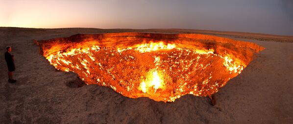 A Cratera de Darvaz, também chamada de Porta para o Inferno é um campo de gás natural localizado no Turcomenistão - Sputnik Brasil