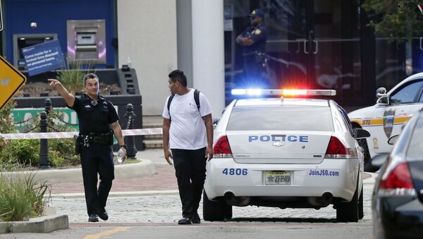 Polícia bloqueia área perto do local de um tiroteio em massa em Jacksonville, Flórida, em 26 de agosto de 2018 - Sputnik Brasil