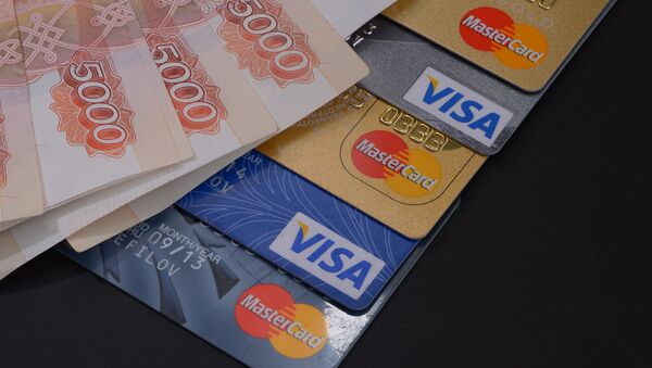 Notas e cartões de crédito russos (foto referencial) - Sputnik Brasil
