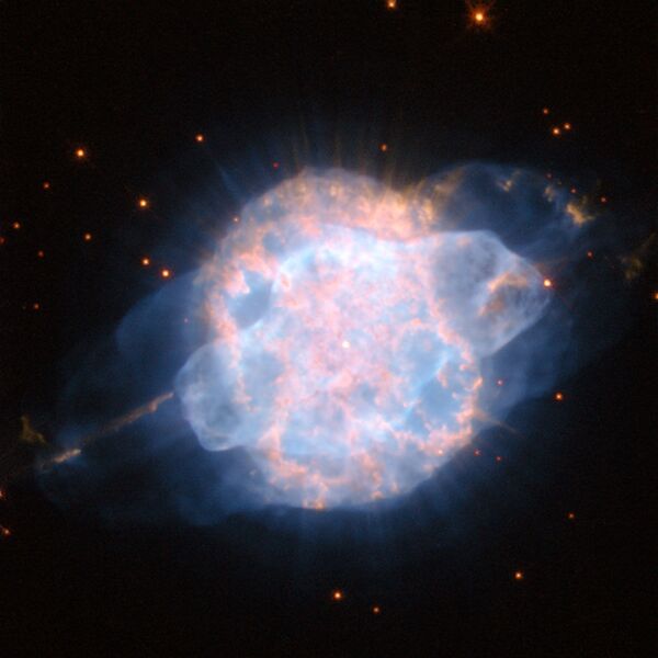 Nebulosa planetária 3918 assemelhada a um olho, fotografada pelo telescópio Hubble - Sputnik Brasil