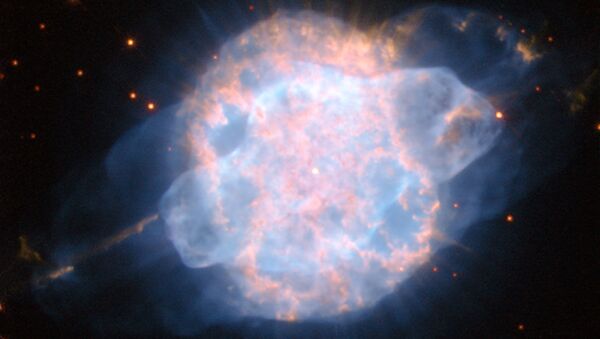 Nebulosa planetária 3918 assemelhada a um olho, fotografada pelo telescópio Hubble - Sputnik Brasil