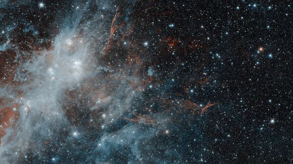 Um dos maiores restos da supernova na Via Láctea, nomeada HBH 3 e captada pelo telescópio NASA Spitzer - Sputnik Brasil