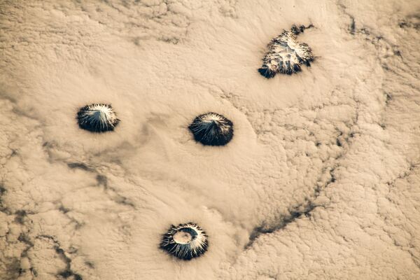 Ilhas Curilas no Pacífico, fotografadas da Estação Espacial Internacional - Sputnik Brasil