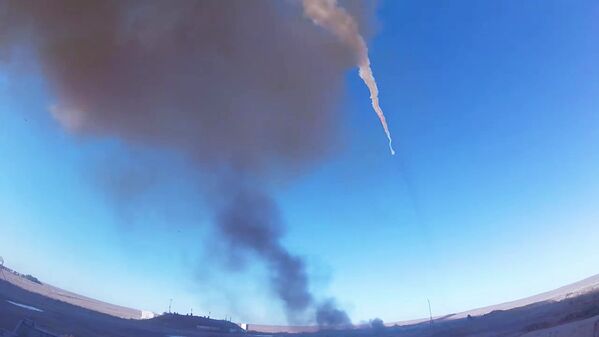 Fumaça deixada pelo míssil russo é vista sobrevoando Cazaquistão - Sputnik Brasil