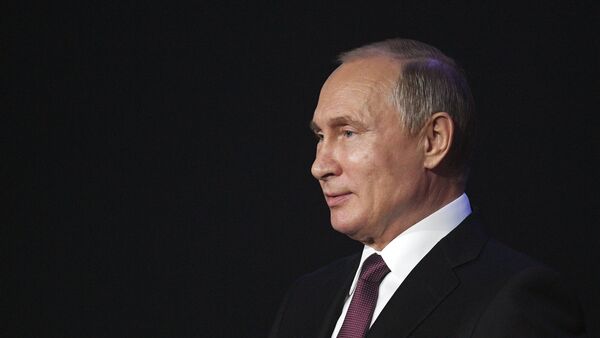 Vladimir Putin, presidente de Rússia, em 6 de julho de 2018 - Sputnik Brasil